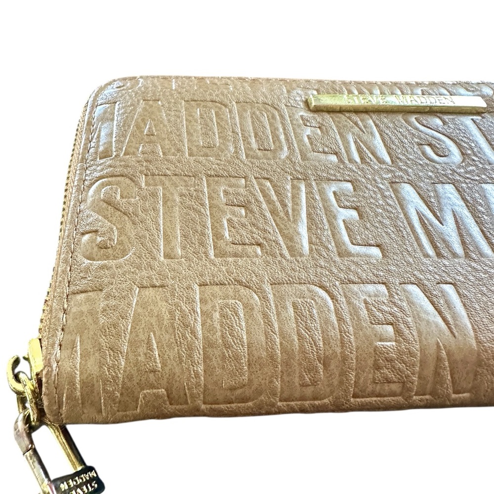 Steve Madden Logo Embossed Wallet Wristlet Clutch Multi pocket - Picture 2 of 5